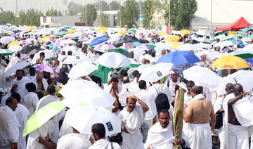 Pilgrims gather in Arafat at Haj climax