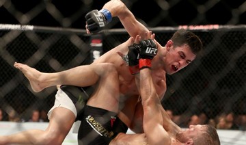 Cruz regains UFC bantamweight title, outpointing Dillashaw