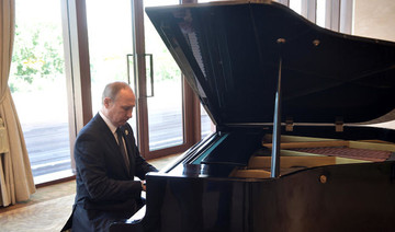 Putin the piano man plays Soviet-era tunes in Beijing