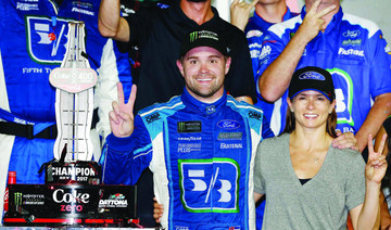 Ricky Stenhouse Jr. tops crash-filled race at Daytona