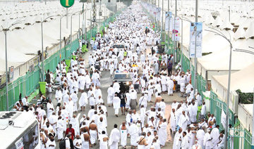 Hajjis in white robes reach Mina