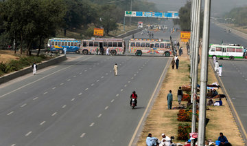 Pakistan issues “last warning” to Islamists blocking entrance to capital