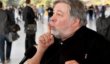 Apple co-founder protests Facebook by shutting down account