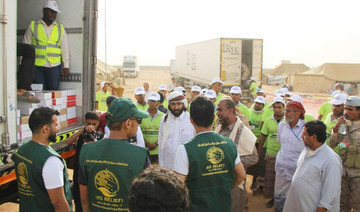 KSRelief distributes food baskets in Yemen’s Al-Khokha