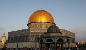 Palestinians, Israeli police scuffle at Jerusalem holy site