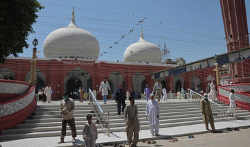 Pakistanis defy emergency restrictions on Friday prayers