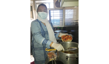 Arab refugees share food with Malaysian doctors fighting pandemic