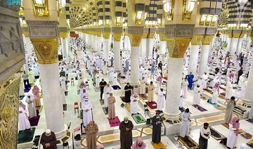 Worshippers performed the first Tarawih prayer at the Prophet's Mosque in Madinah. (SPA)