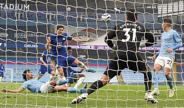 Chelsea beat Man City to delay Premier League title party