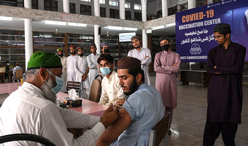 Pakistan aims to vaccinate 40% of population next month