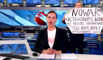 An anti-war protester interrupted a live news bulletin on Russia's state TV Channel One on Monday (March 14), holding up a sign behind the studio presenter and shouting slogans denouncing the war in Ukraine. (Reuters)