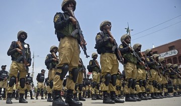 30,000 job applicants fill Pakistani stadium for chance to join police