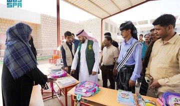 KSrelief distributes 2,400 bags to school girls in Yemen’s Abyan 
