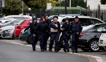 Polish police cordon off Warsaw square amid reports of bomb threat