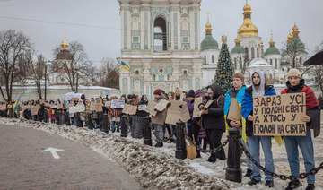 Russian troops accused of summarily executing 3 Ukrainian prisoners