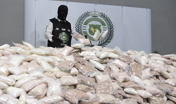 Two citizens arrested for selling drugs in Qassim