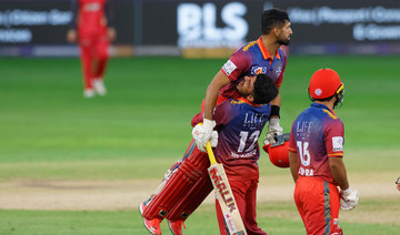 Dramatic last-ball six from Sikandar Raza wins ILT20 thriller for Dubai Capitals