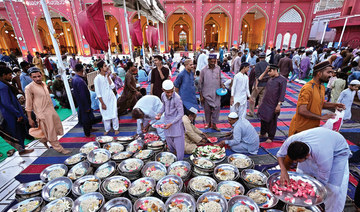 Karachi mosque keeps decades-old tradition alive with grand iftar