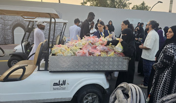 Saudi students distribute 1,300 iftar meals in Al-Balad