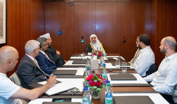 MWL chief meets British Muslim leaders in London