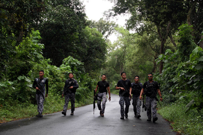 Armed men linked to Muslim rebels free more than 150 from Philippine prison