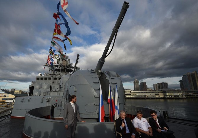 Russia offers Philippines arms and close friendship