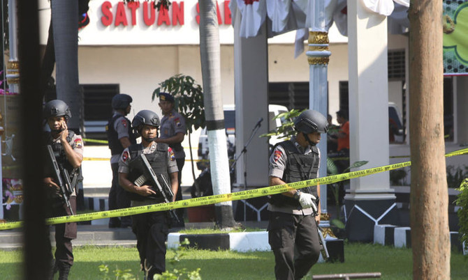 Suicide bomber attacks Indonesian police station, wounding one