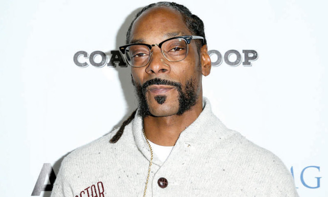 Rapper Snoop Dogg shares good vibes at rap awards