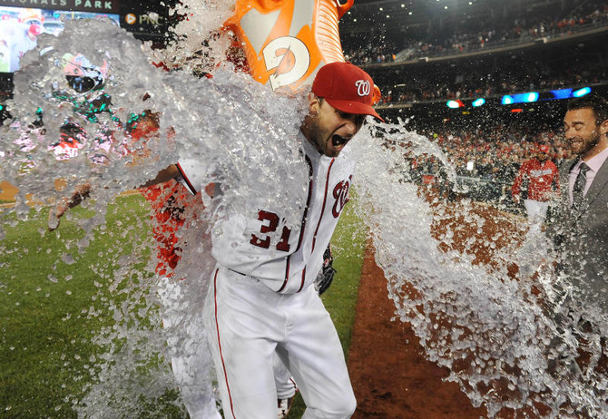 Max Scherzer pitches, hits Washington Nationals past Arizona Diamondbacks 