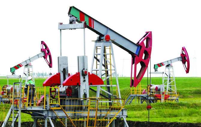 Oil market holds gains