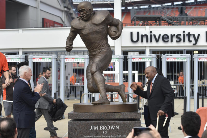 Browns unveil statue of Hall of Fame running back Jim Brown