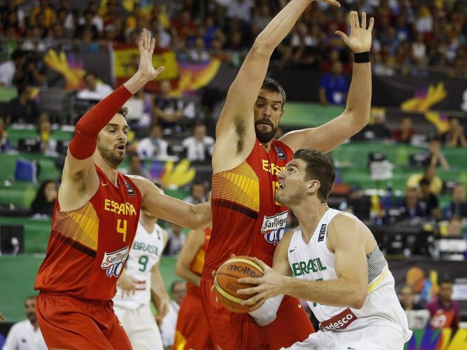 Spain, Greece advance as Senegal stuns Croatia