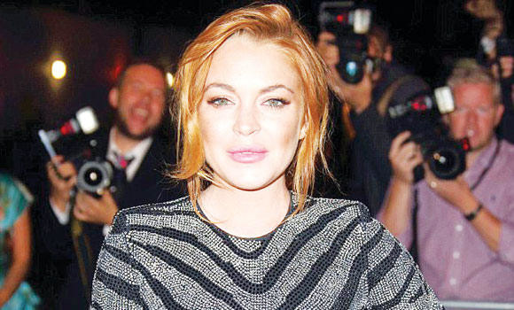 Lohan defends theater debut