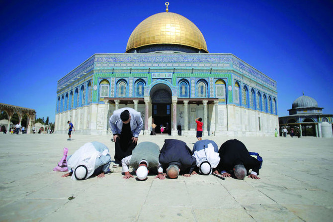 Elderly Gazans win Eid permit to pray at Al-Aqsa Mosque