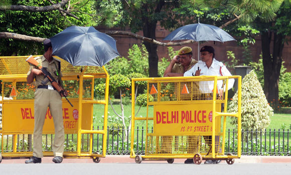 India officials red-faced over video of child cleaners