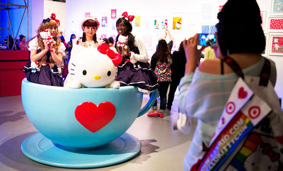 Crowds overwhelm first Hello Kitty Con