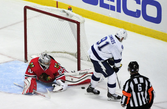 Blackhawks repel Lightning, win shootout