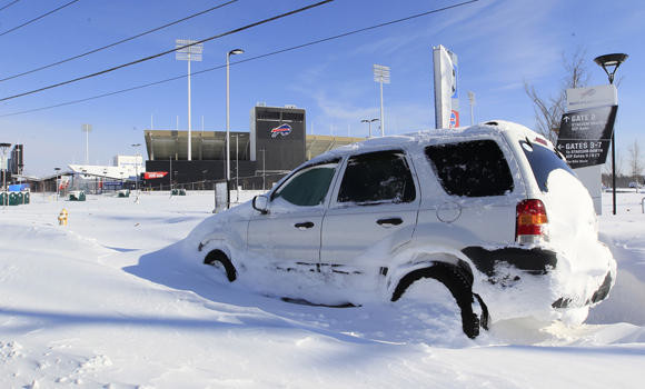 Roofs collapse under snow in western New York | Arab News