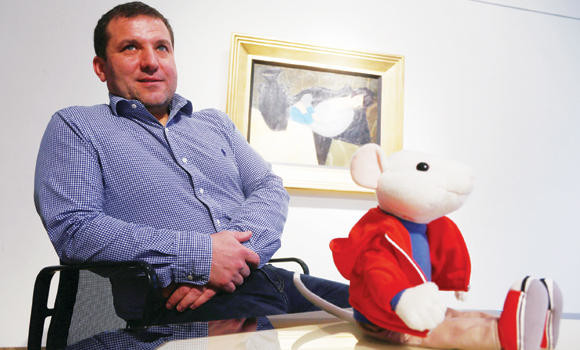 Stuart Little helps lost painting come home Arab News