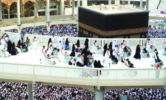 Crowding, shoving challenges of Umrah season