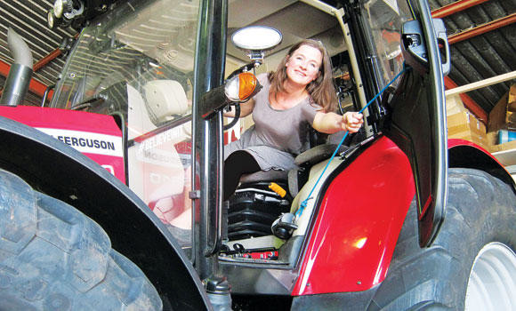 Dutch adventurer reaches South Pole on tractor