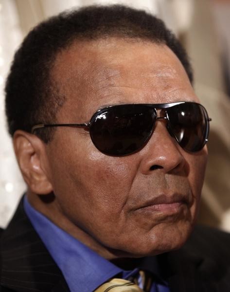 Muhammad Ali hospitalized with ‘mild’ pneumonia