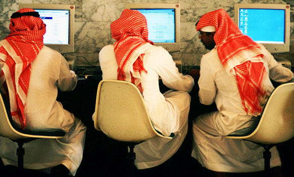 Expert: Saudis waste eight hours a day on Internet