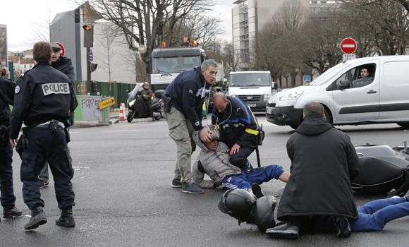 Paris hostage-takers killed, captives freed: Police