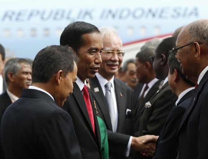 Indonesian growth at 5-year low, eyes on Widodo to deliver