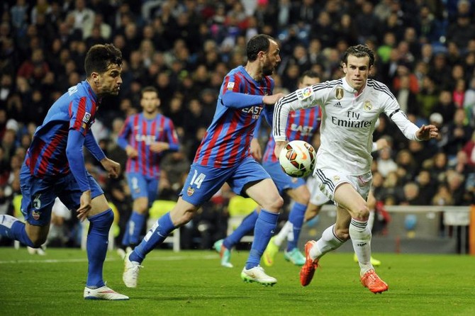 Bale scores twice for Real Madrid; Man United impresses