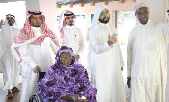 obama-s-grandma-arrives-for-umrah-arab-news