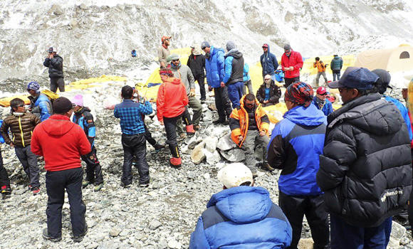 1,000 Europeans missing after Himalayan tragedy