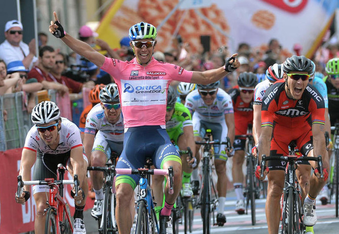 Matthews wins Giro stage to consolidate overall lead