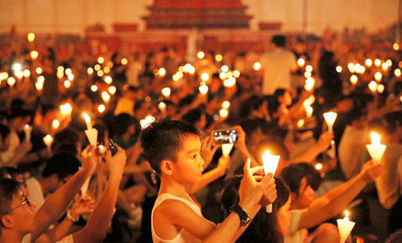 Thousands rally in Hong Kong for Tiananmen vigil